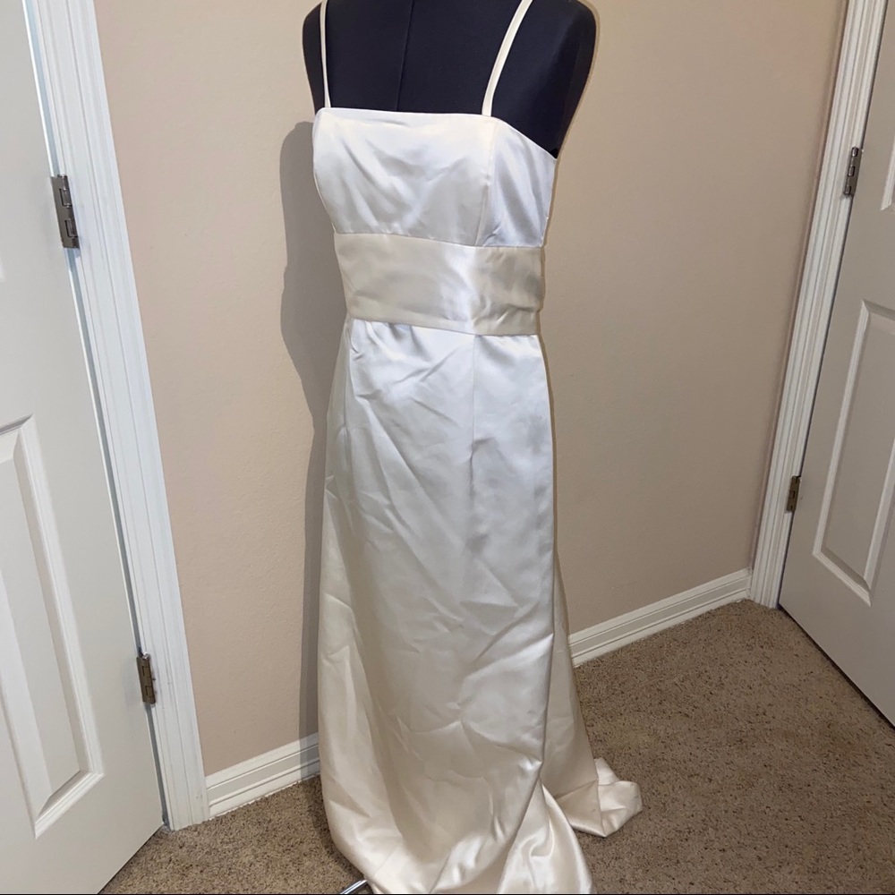 Kathlin Argiro ivory satin column gown with bow